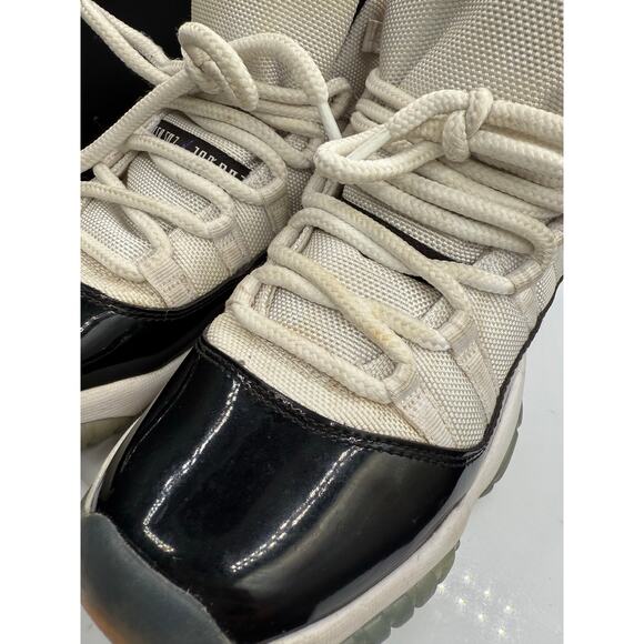 Nike Air Jordan 11s Retro - White and Black - Size 6 Youth - Authentic - Picture 4 of 10